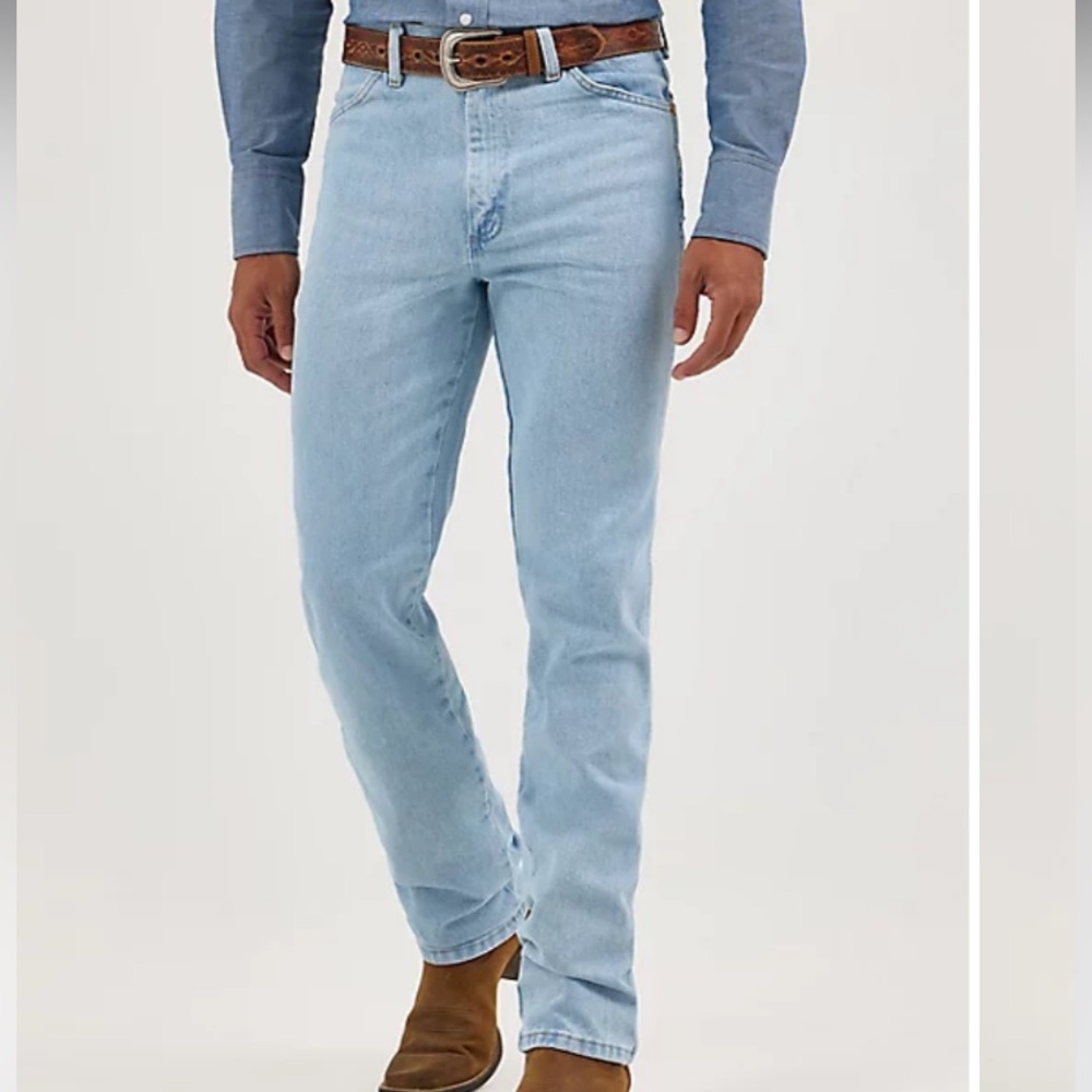 Wrangler men’s bootcut light wash jeans.